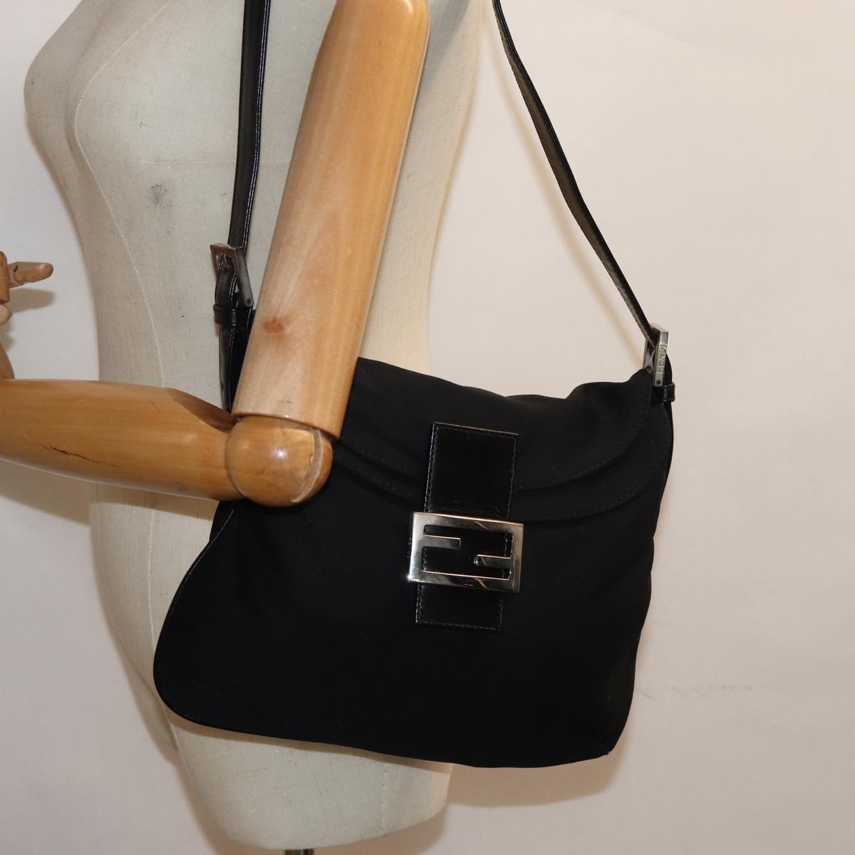 FENDI Mamma Baguette Shoulder Bag Nylon Black Auth 72512