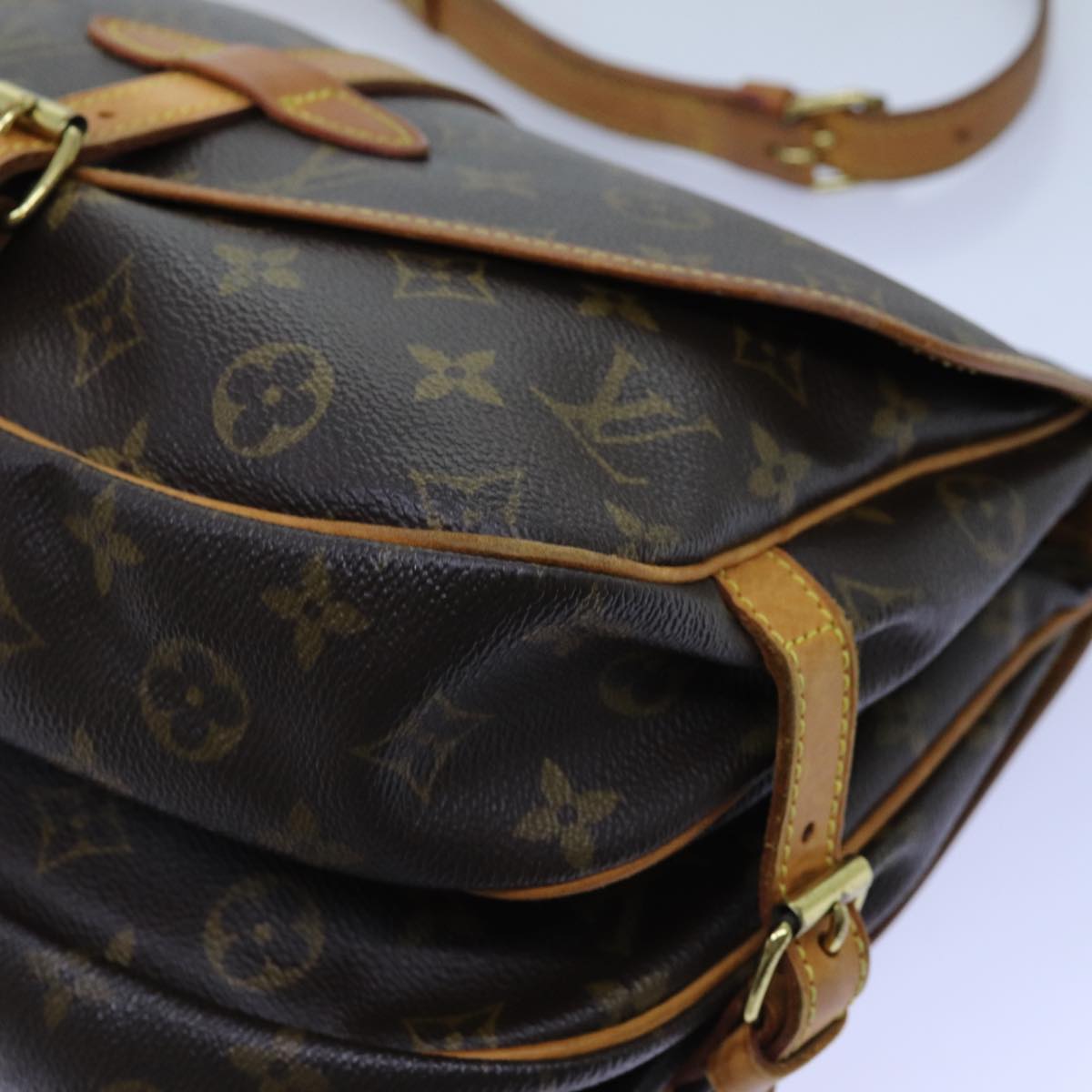 LOUIS VUITTON Monogram Saumur 30 Shoulder Bag M42256 LV Auth 72604