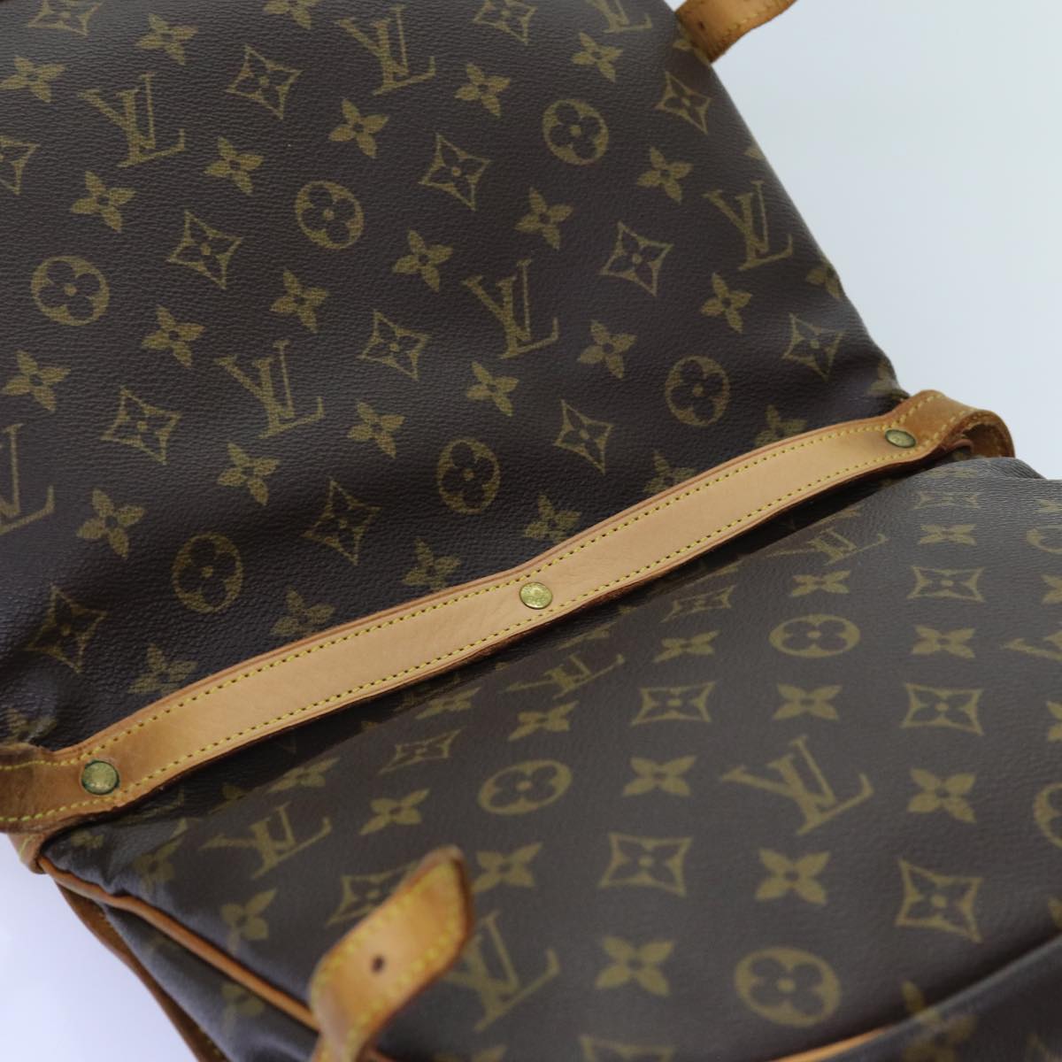 LOUIS VUITTON Monogram Saumur 30 Shoulder Bag M42256 LV Auth 72604