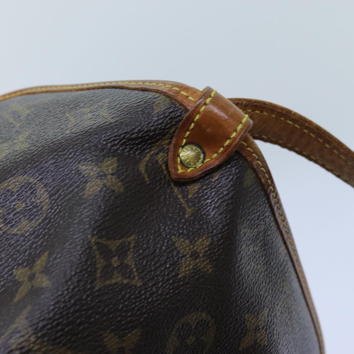 LOUIS VUITTON Monogram Saumur 30 Shoulder Bag M42256 LV Auth 72604