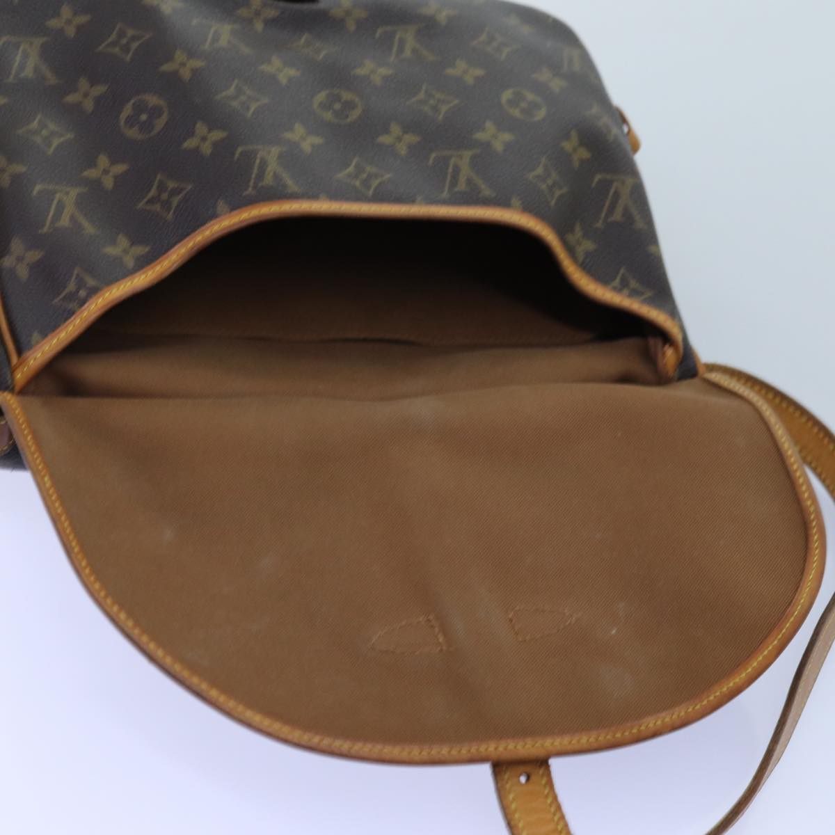 LOUIS VUITTON Monogram Saumur 30 Shoulder Bag M42256 LV Auth 72604