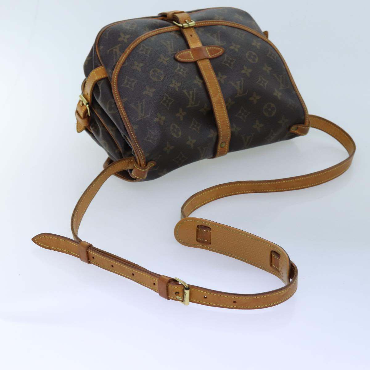 LOUIS VUITTON Monogram Saumur 30 Shoulder Bag M42256 LV Auth 72604