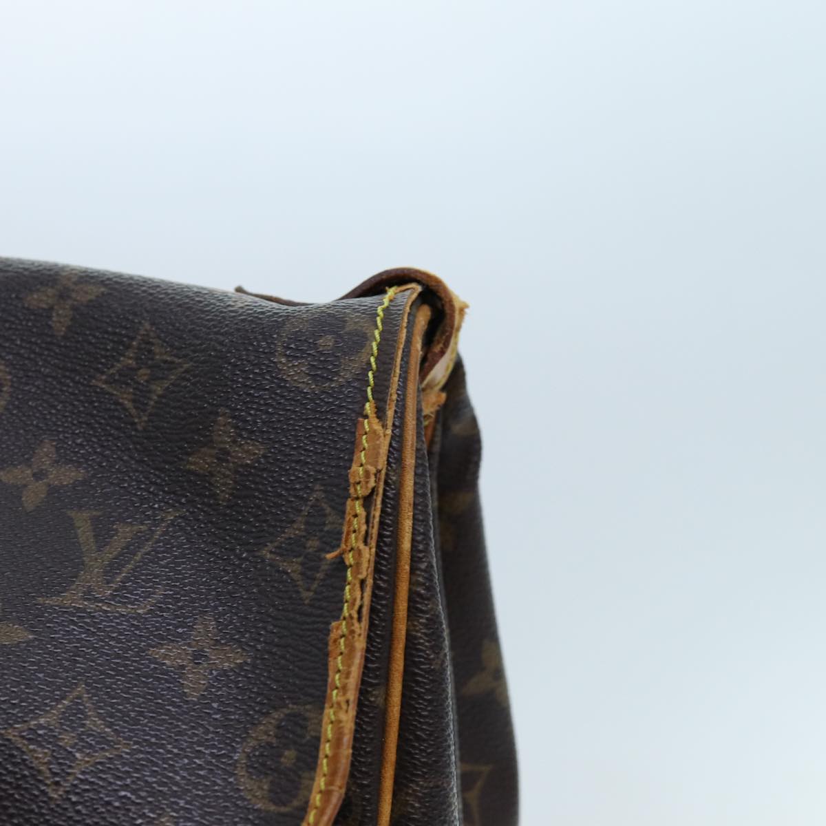 LOUIS VUITTON Monogram Saumur 35 Shoulder Bag M42254 LV Auth 72612