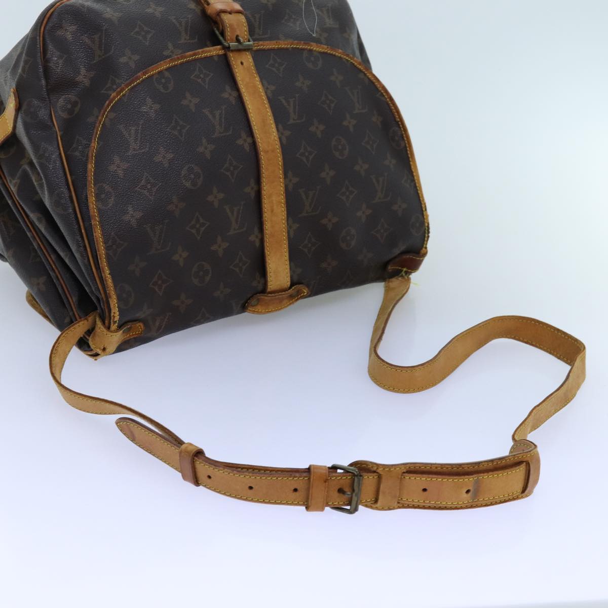 LOUIS VUITTON Monogram Saumur 35 Shoulder Bag M42254 LV Auth 72612