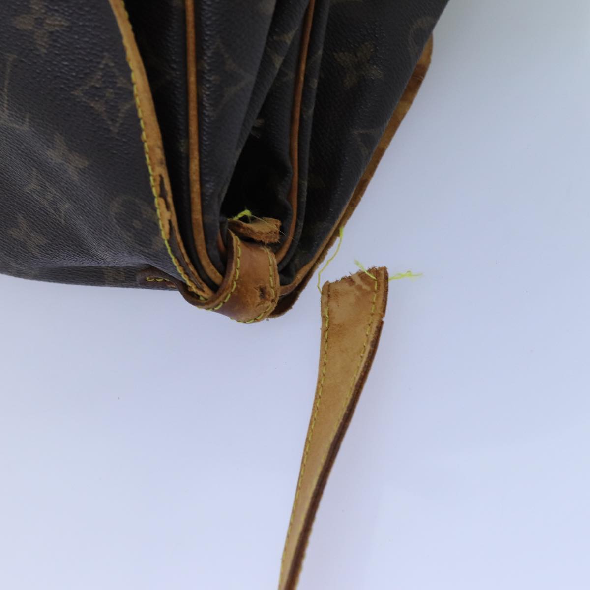 LOUIS VUITTON Monogram Saumur 35 Shoulder Bag M42254 LV Auth 72612