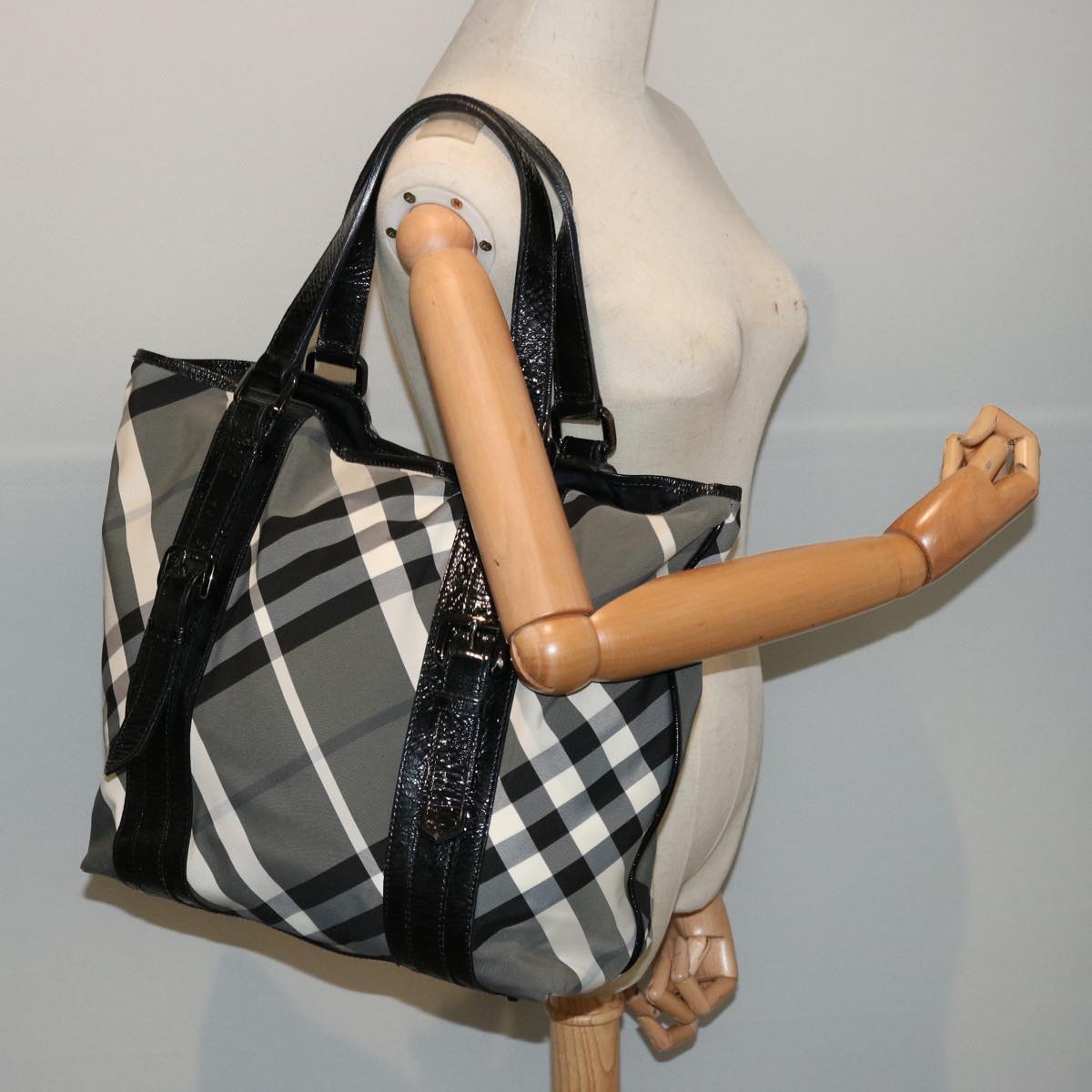 BURBERRY Nova Check Tote Bag Nylon Black Auth 72671