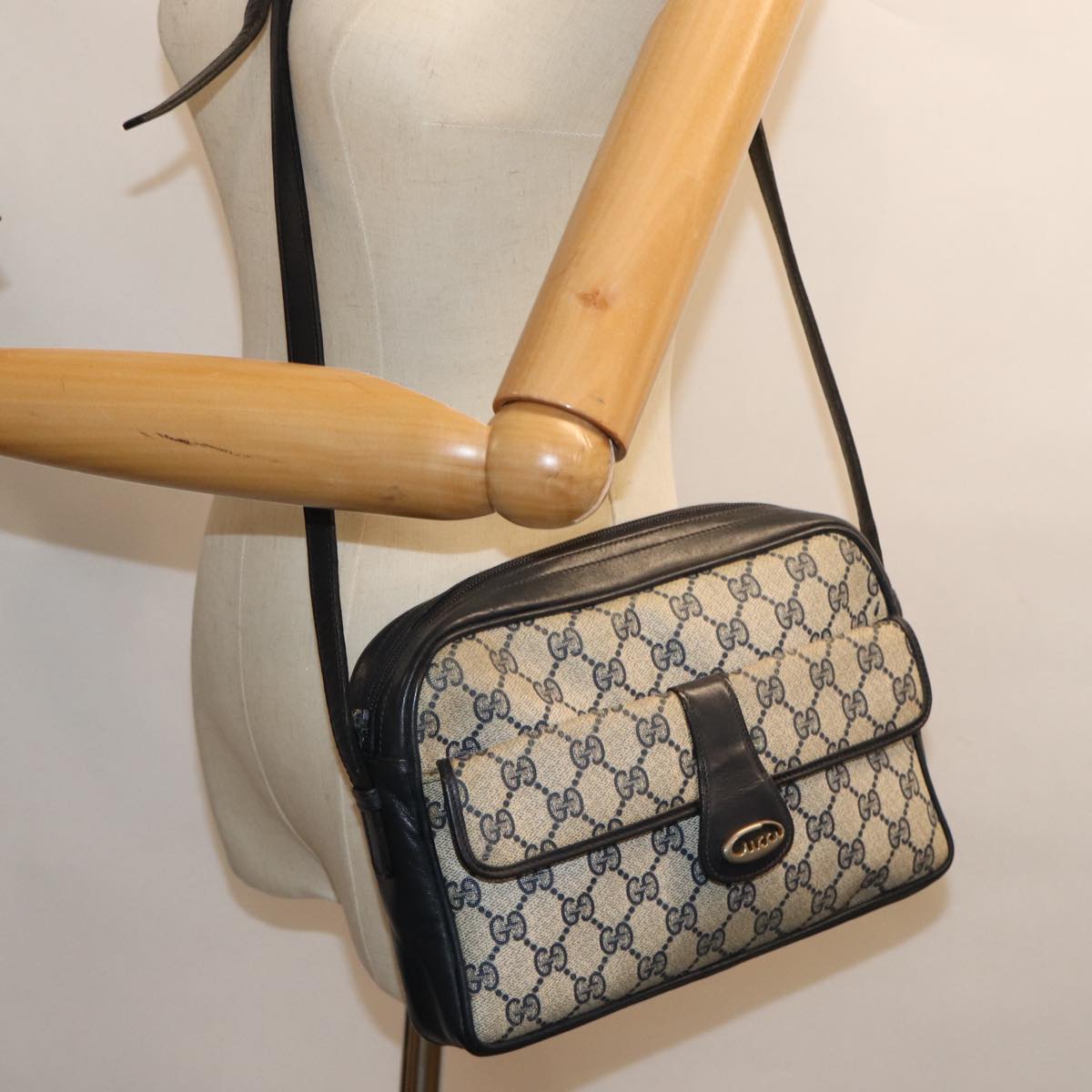 GUCCI GG Canvas Shoulder Bag PVC Navy Auth 72758