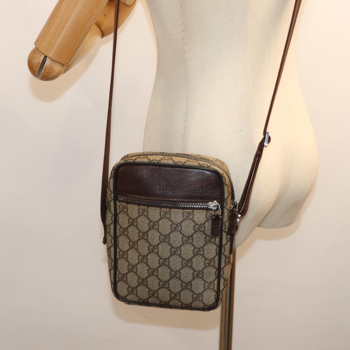 GUCCI GG Canvas Shoulder Bag PVC Beige Auth 72811