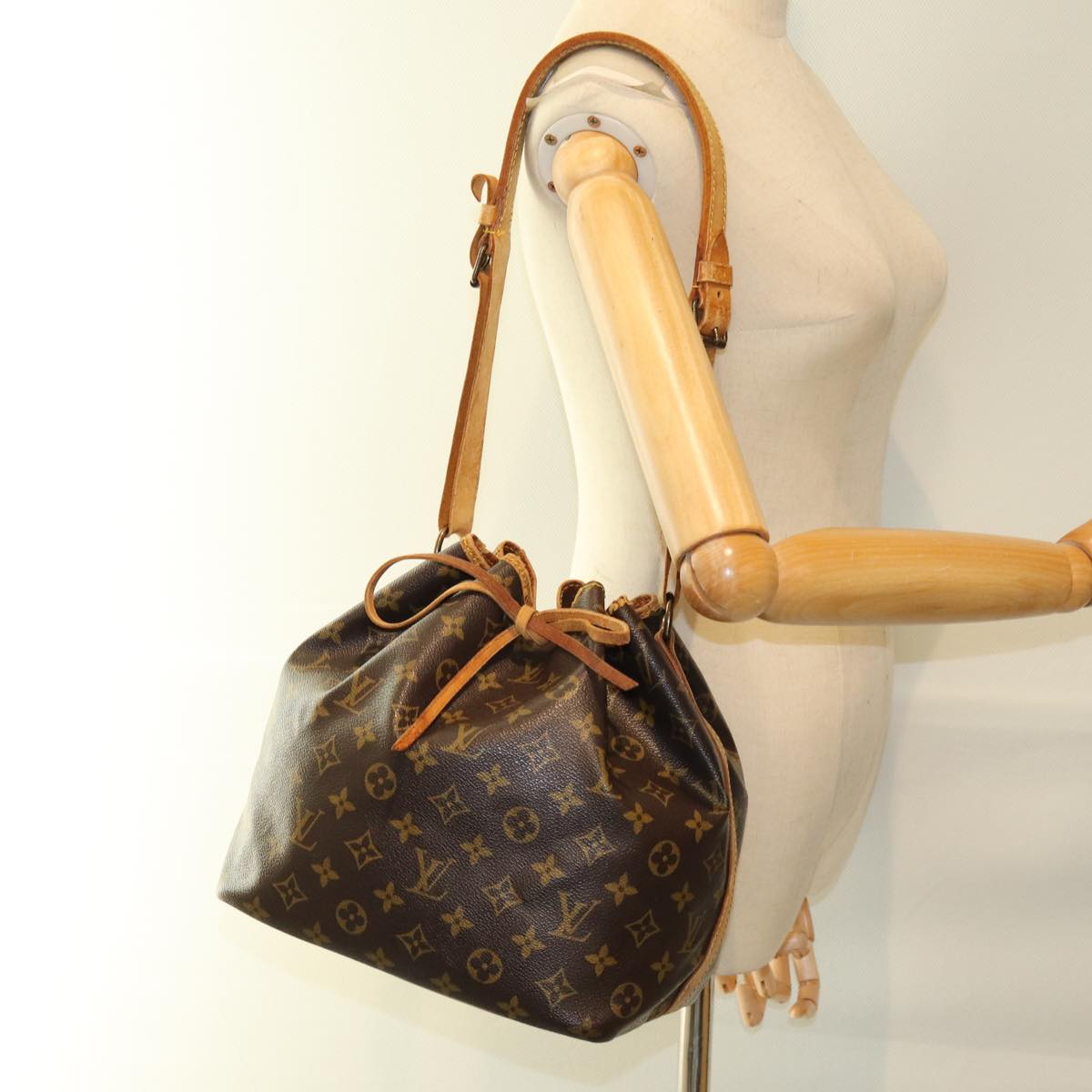 LOUIS VUITTON Monogram Petit Noe Shoulder Bag M42226 LV Auth 72816