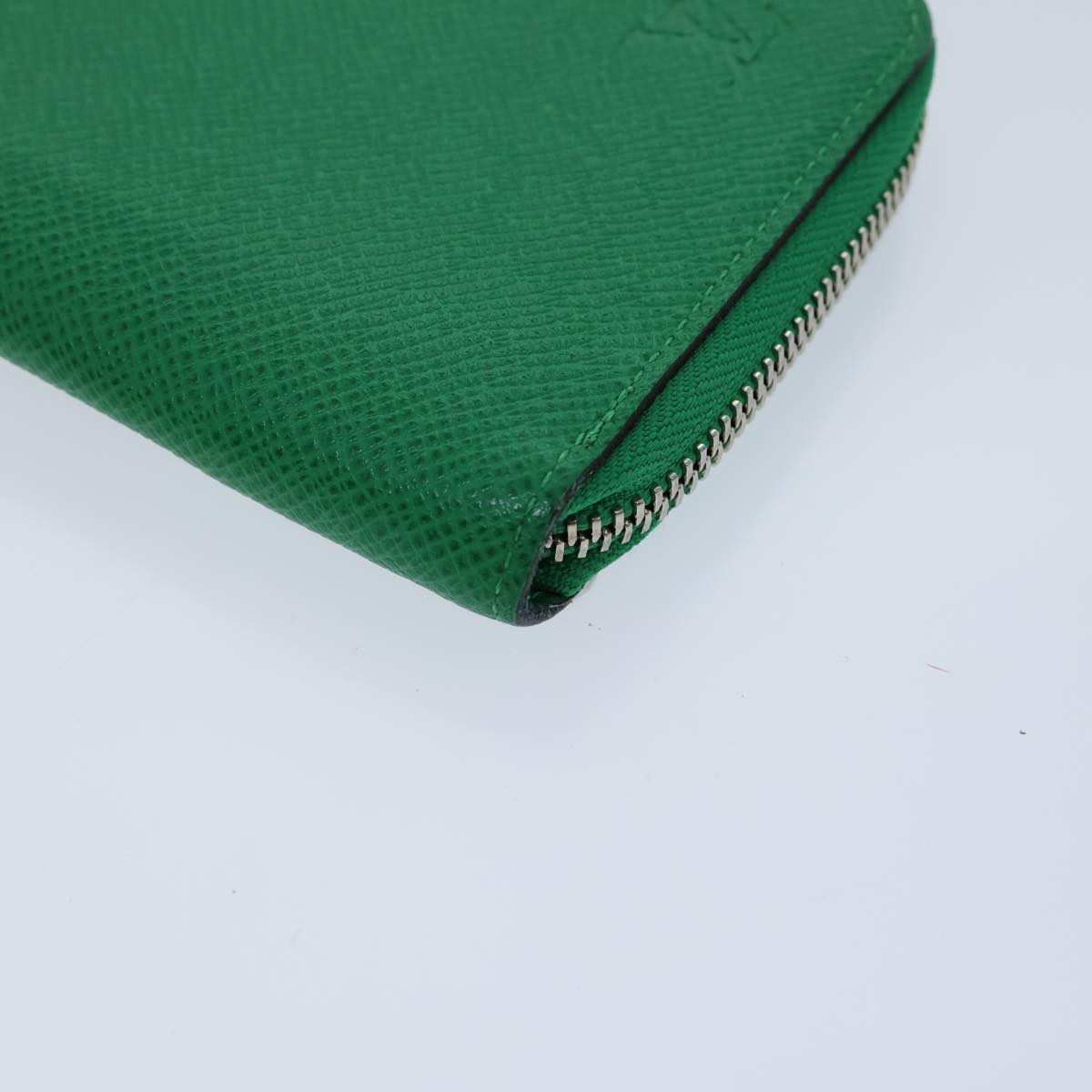 LOUIS VUITTON Taiga Zippy Wallet Vertical Long Wallet Green M32835 LV Auth 72914