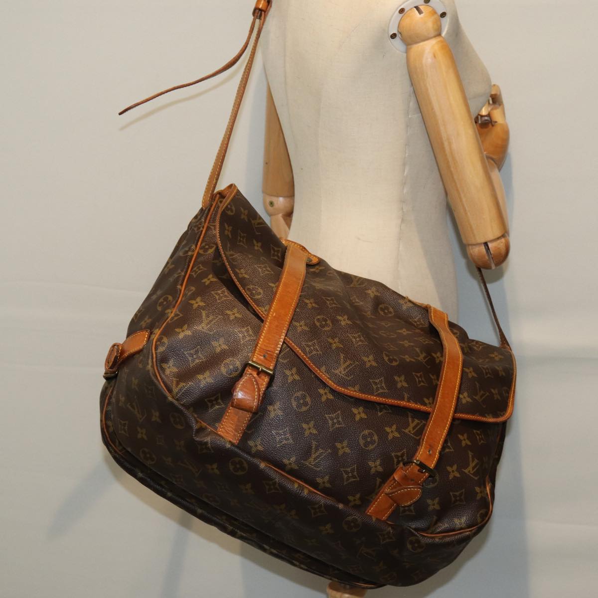 LOUIS VUITTON Monogram Saumur 43 Shoulder Bag M42252 LV Auth 72952