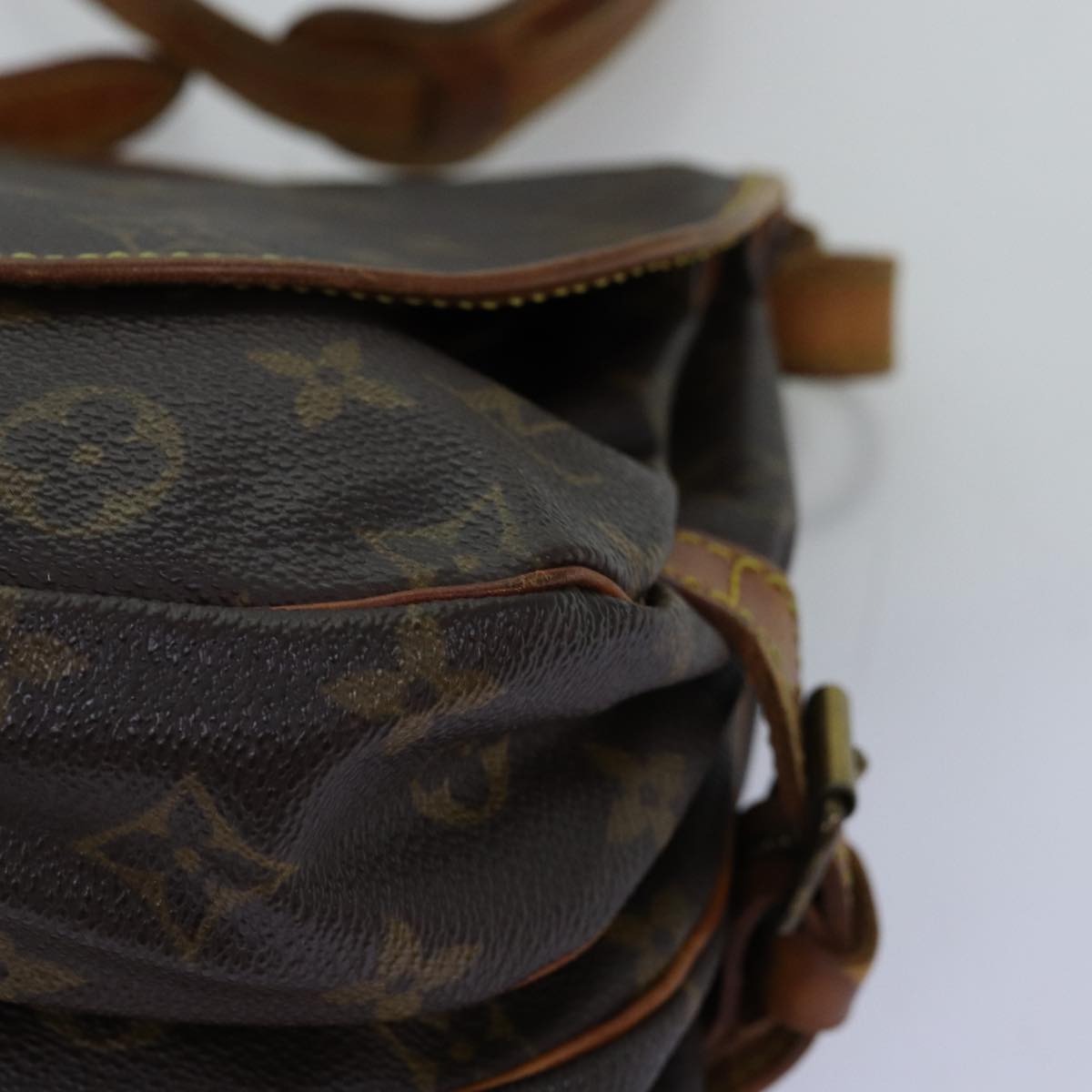 LOUIS VUITTON Monogram Saumur 30 Shoulder Bag M42256 LV Auth 73043