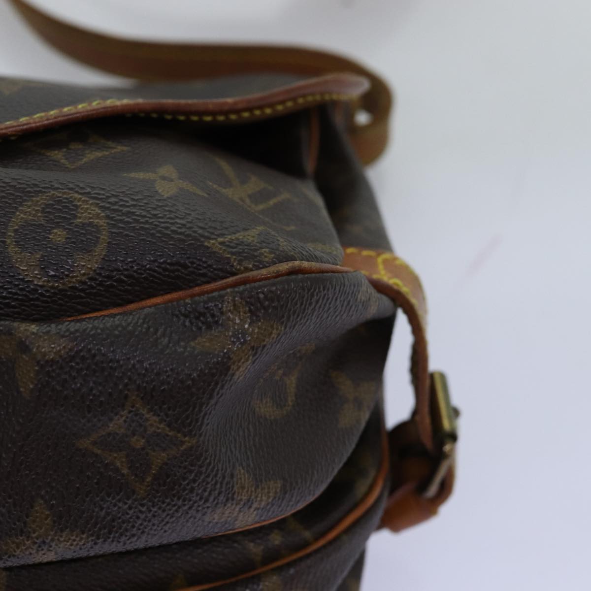 LOUIS VUITTON Monogram Saumur 30 Shoulder Bag M42256 LV Auth 73043