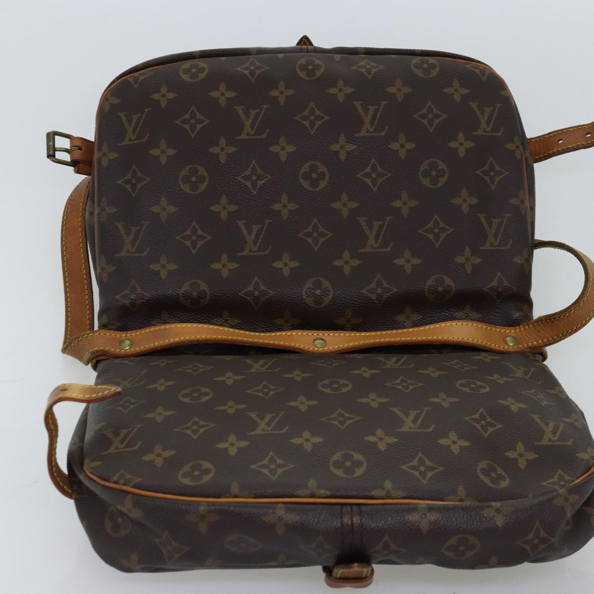 LOUIS VUITTON Monogram Saumur 30 Shoulder Bag M42256 LV Auth 73043