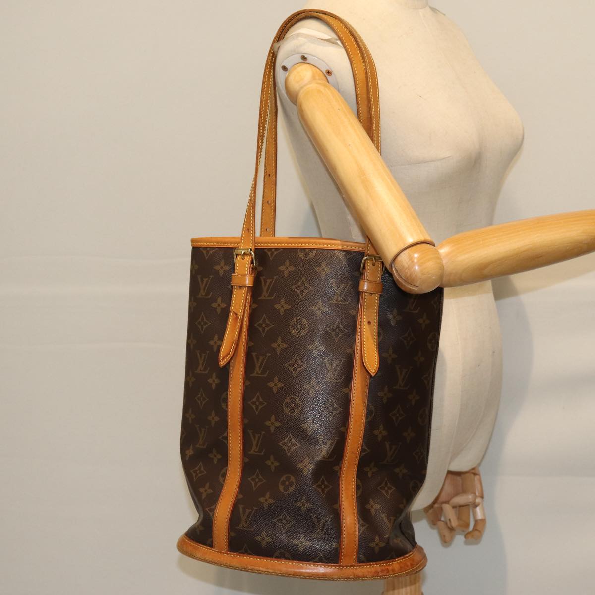 LOUIS VUITTON Monogram Bucket GM Shoulder Bag M42236 LV Auth 73057