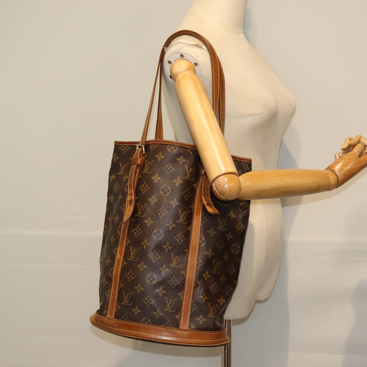 LOUIS VUITTON Monogram Bucket GM Shoulder Bag M42236 LV Auth 73058