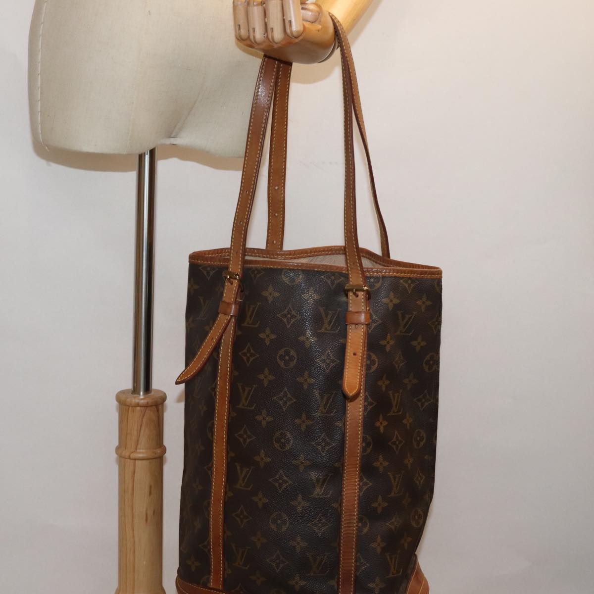 LOUIS VUITTON Monogram Bucket GM Shoulder Bag M42236 LV Auth 73064