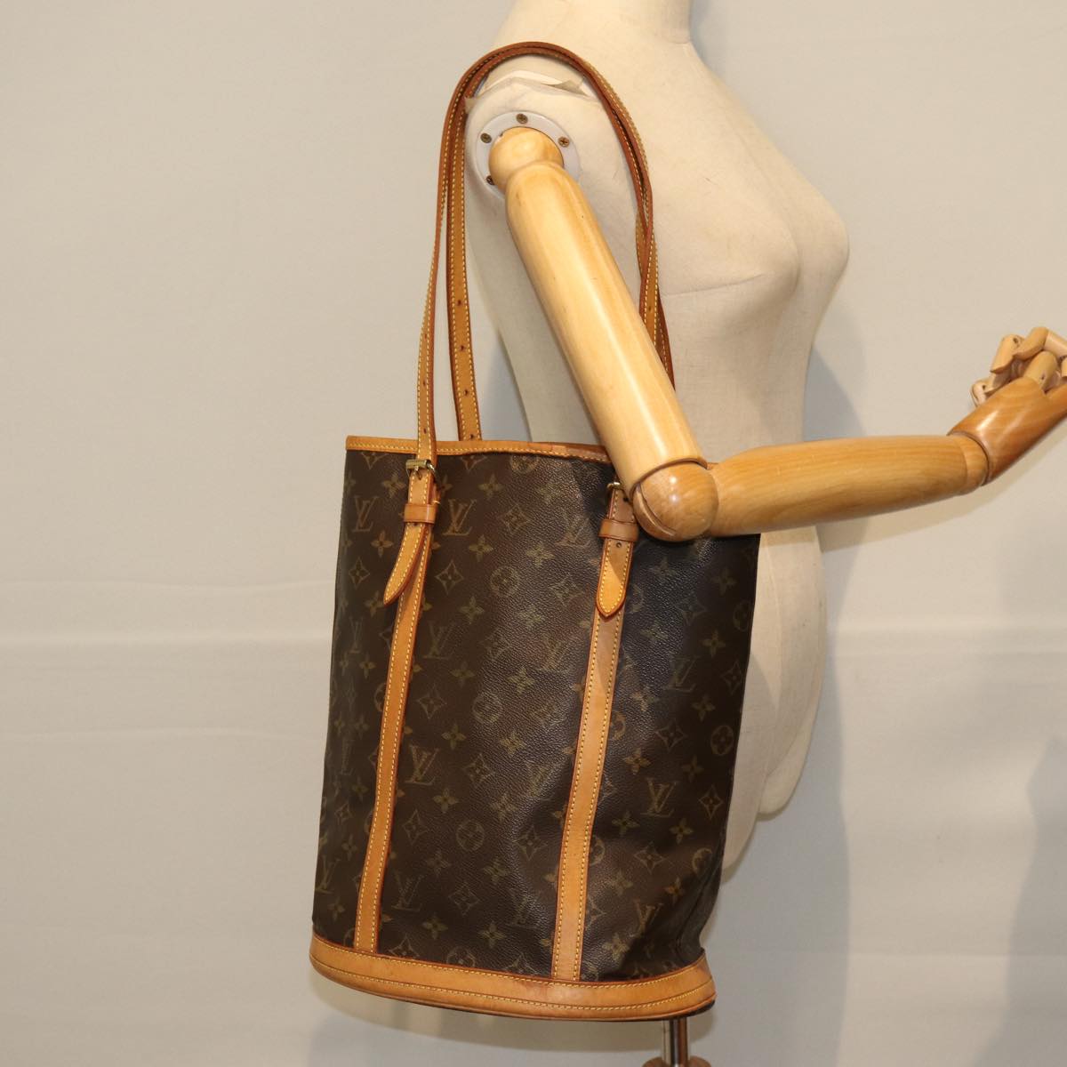 LOUIS VUITTON Monogram Bucket GM Shoulder Bag M42236 LV Auth 73065