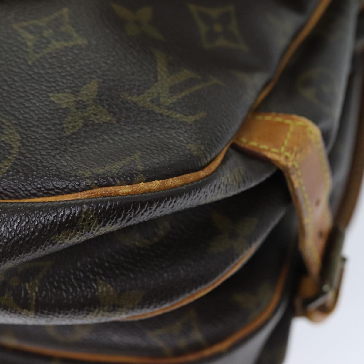 LOUIS VUITTON Monogram Saumur 30 Shoulder Bag M42256 LV Auth 73298