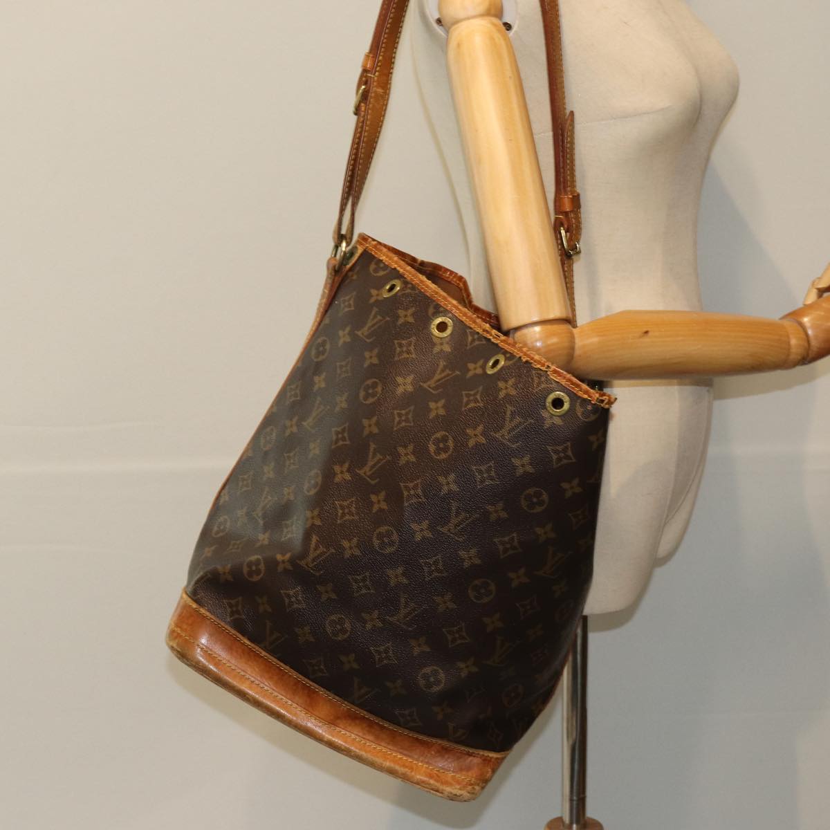 LOUIS VUITTON Monogram Noe Shoulder Bag M42224 LV Auth 73310