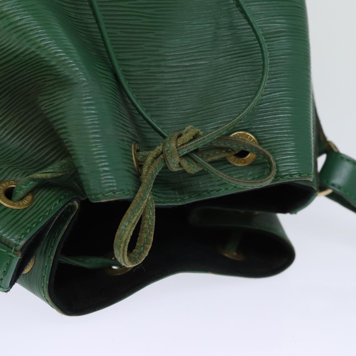 LOUIS VUITTON Epi Petit Noe Shoulder Bag Green M44104 LV Auth 73326