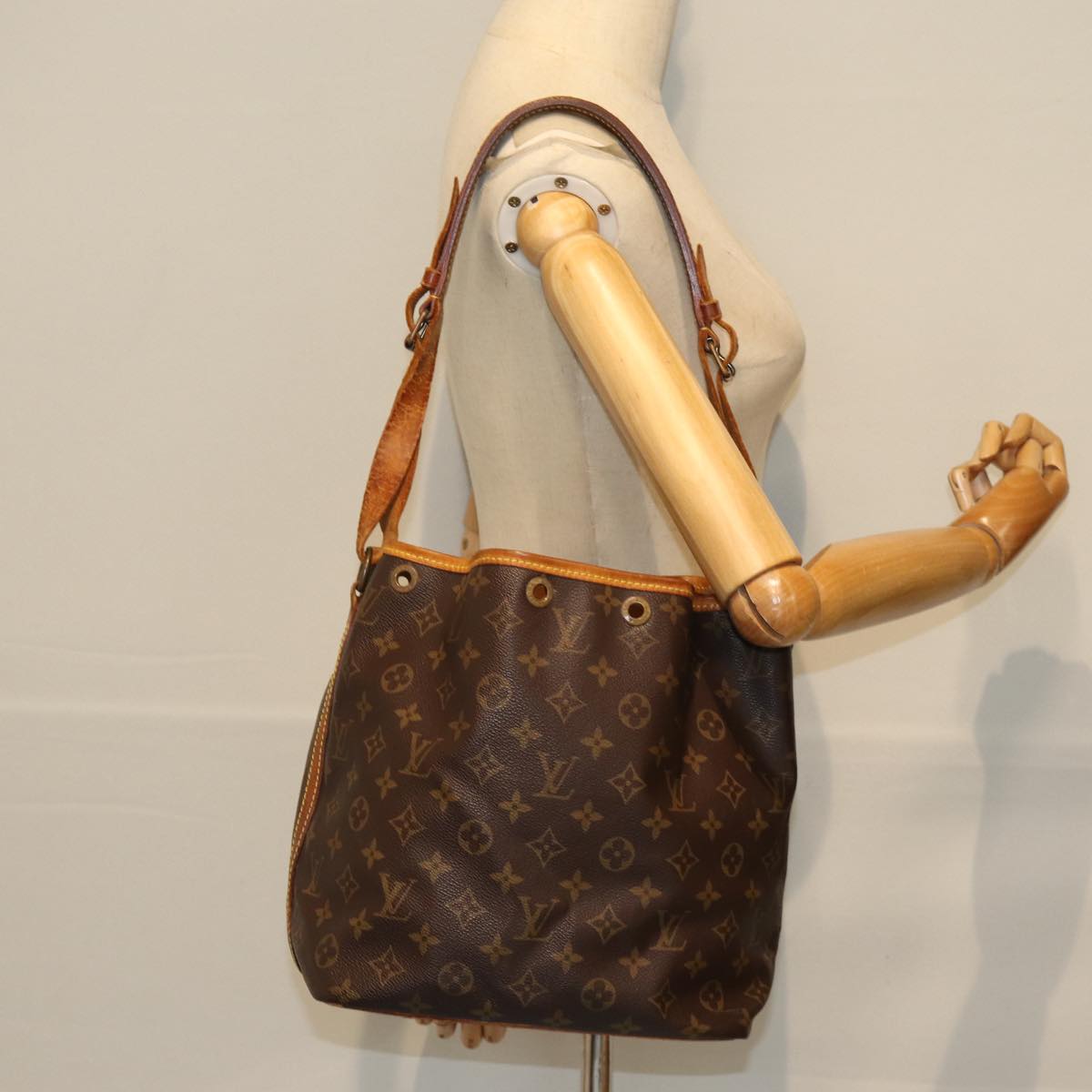 LOUIS VUITTON Monogram Petit Noe Shoulder Bag M42226 LV Auth 73435