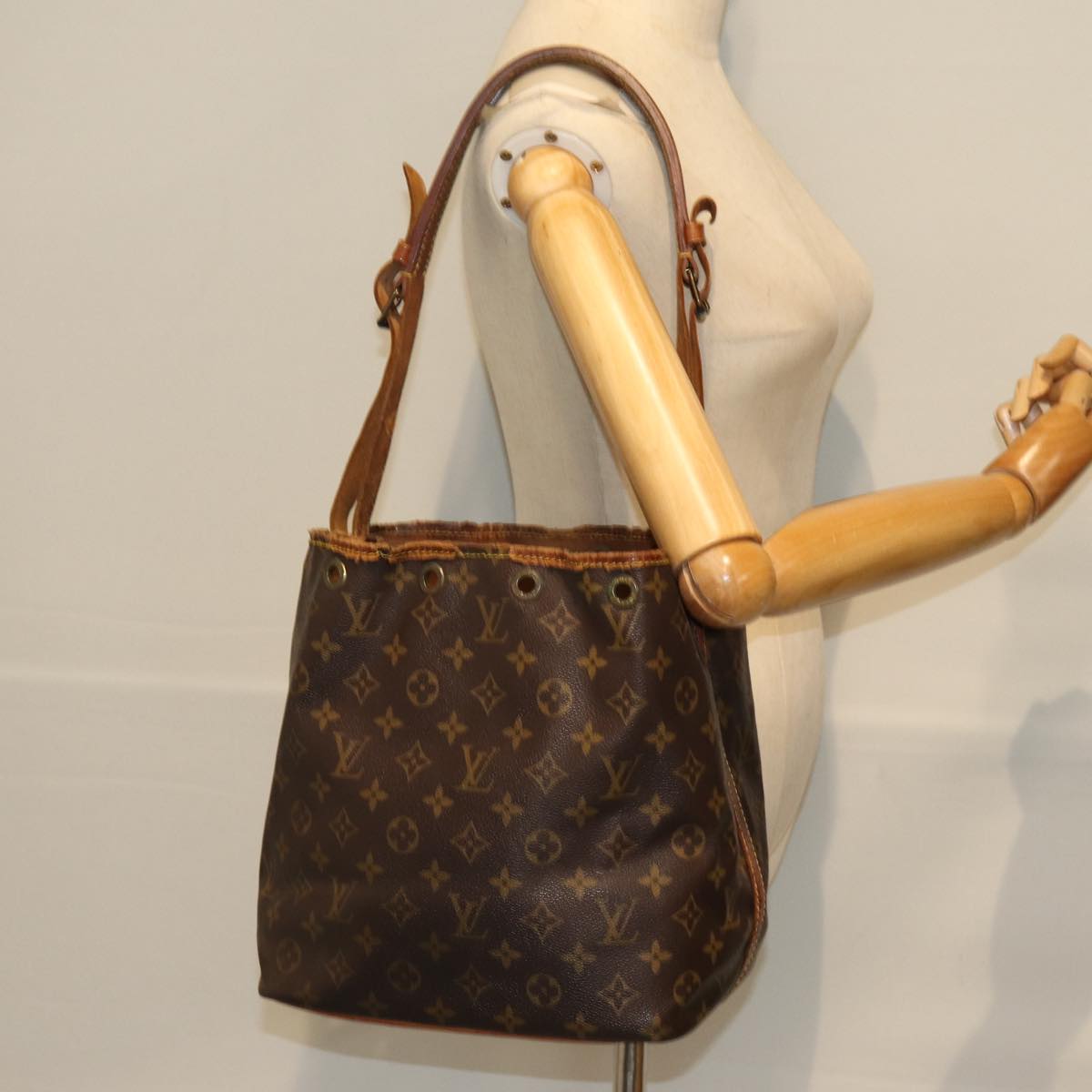 LOUIS VUITTON Monogram Petit Noe Shoulder Bag M42226 LV Auth 73436