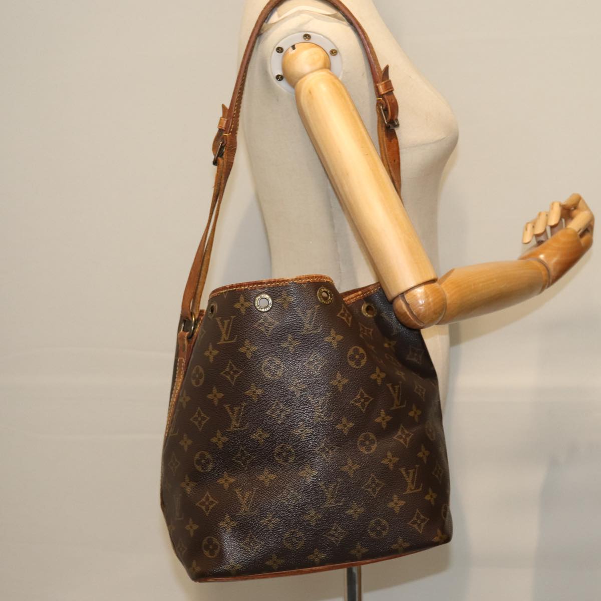 LOUIS VUITTON Monogram Petit Noe Shoulder Bag M42226 LV Auth 73542