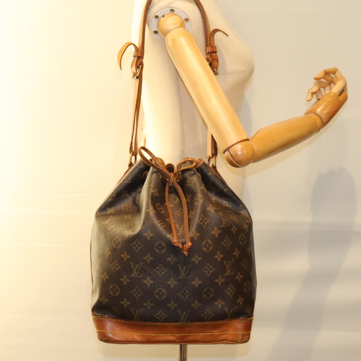 LOUIS VUITTON Monogram Noe Shoulder Bag M42224 LV Auth 73543