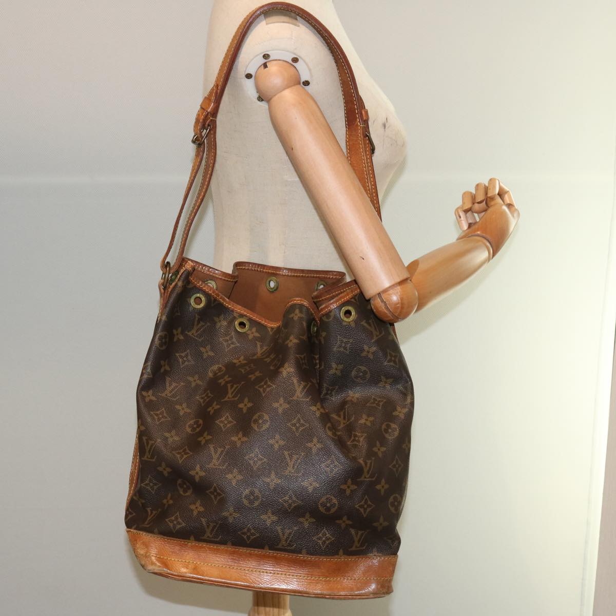 LOUIS VUITTON Monogram Noe Shoulder Bag M42224 LV Auth 73810