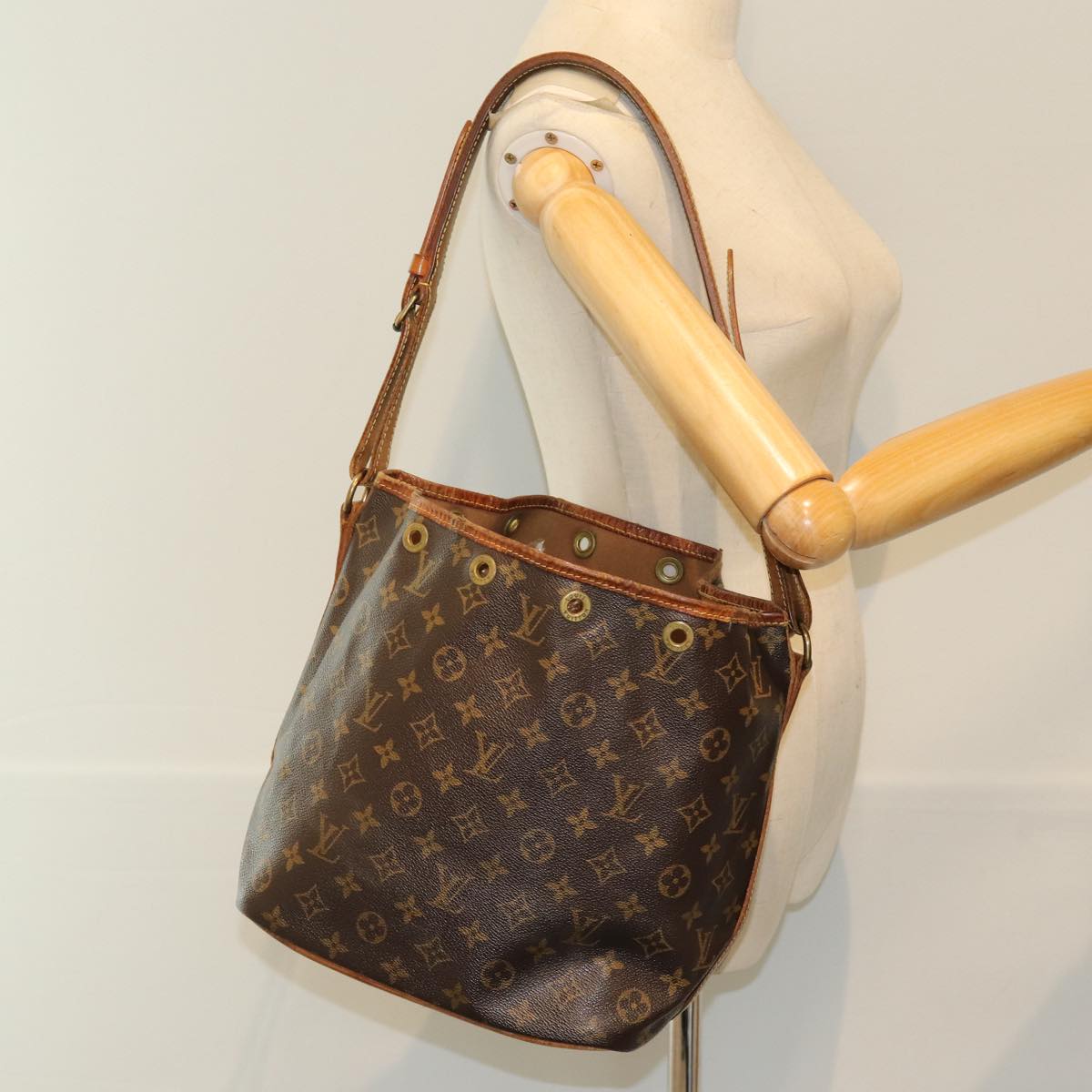 LOUIS VUITTON Monogram Petit Noe Shoulder Bag L014 LV Auth 73812