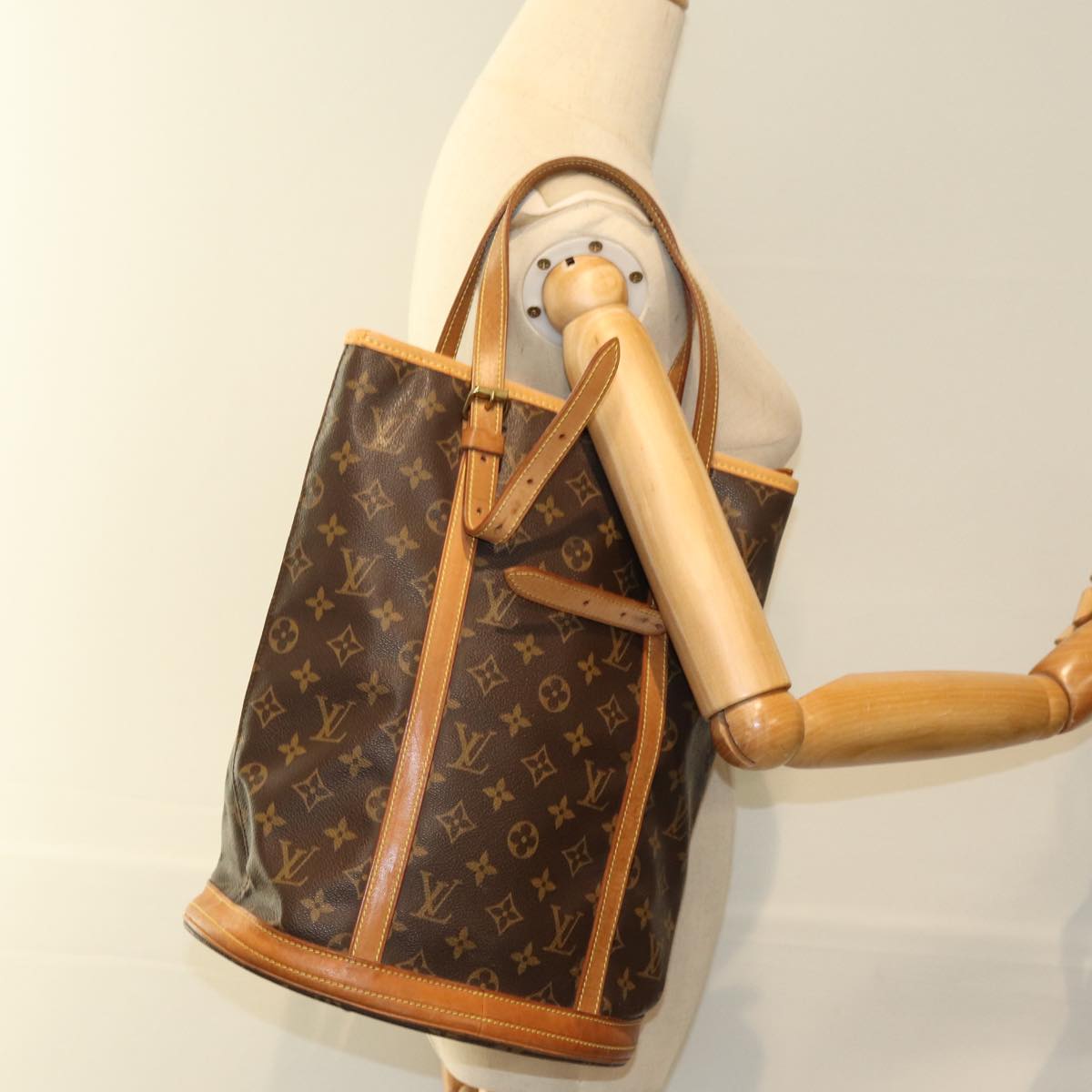 LOUIS VUITTON Monogram Bucket GM Shoulder Bag M42236 LV Auth 73817