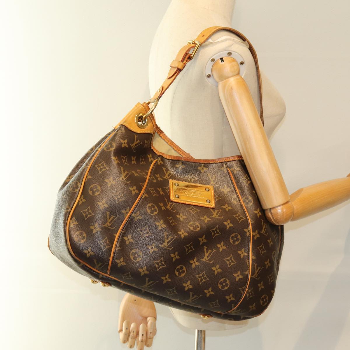 LOUIS VUITTON Monogram Galliera PM Shoulder Bag M56382 LV Auth 73821