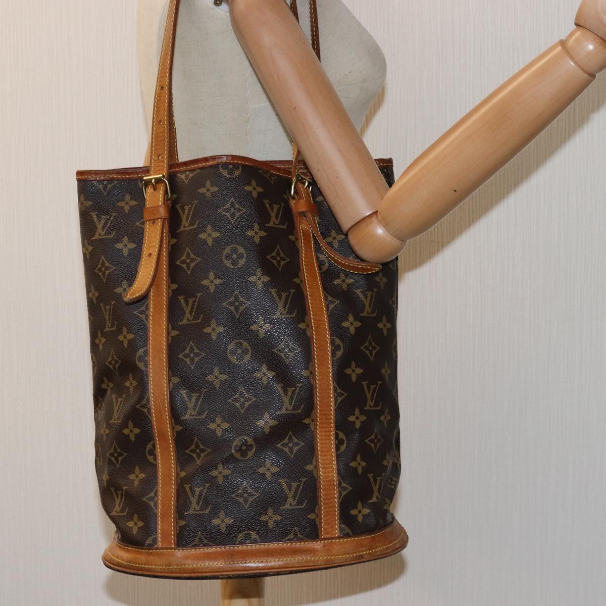 LOUIS VUITTON Monogram Bucket GM Shoulder Bag M42236 LV Auth 74079