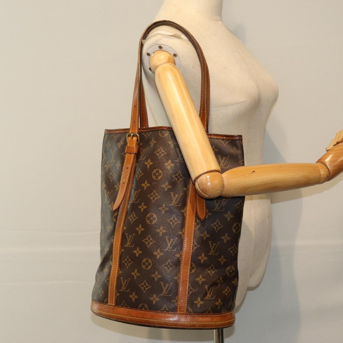 LOUIS VUITTON Monogram Bucket GM Shoulder Bag M42236 LV Auth 74163