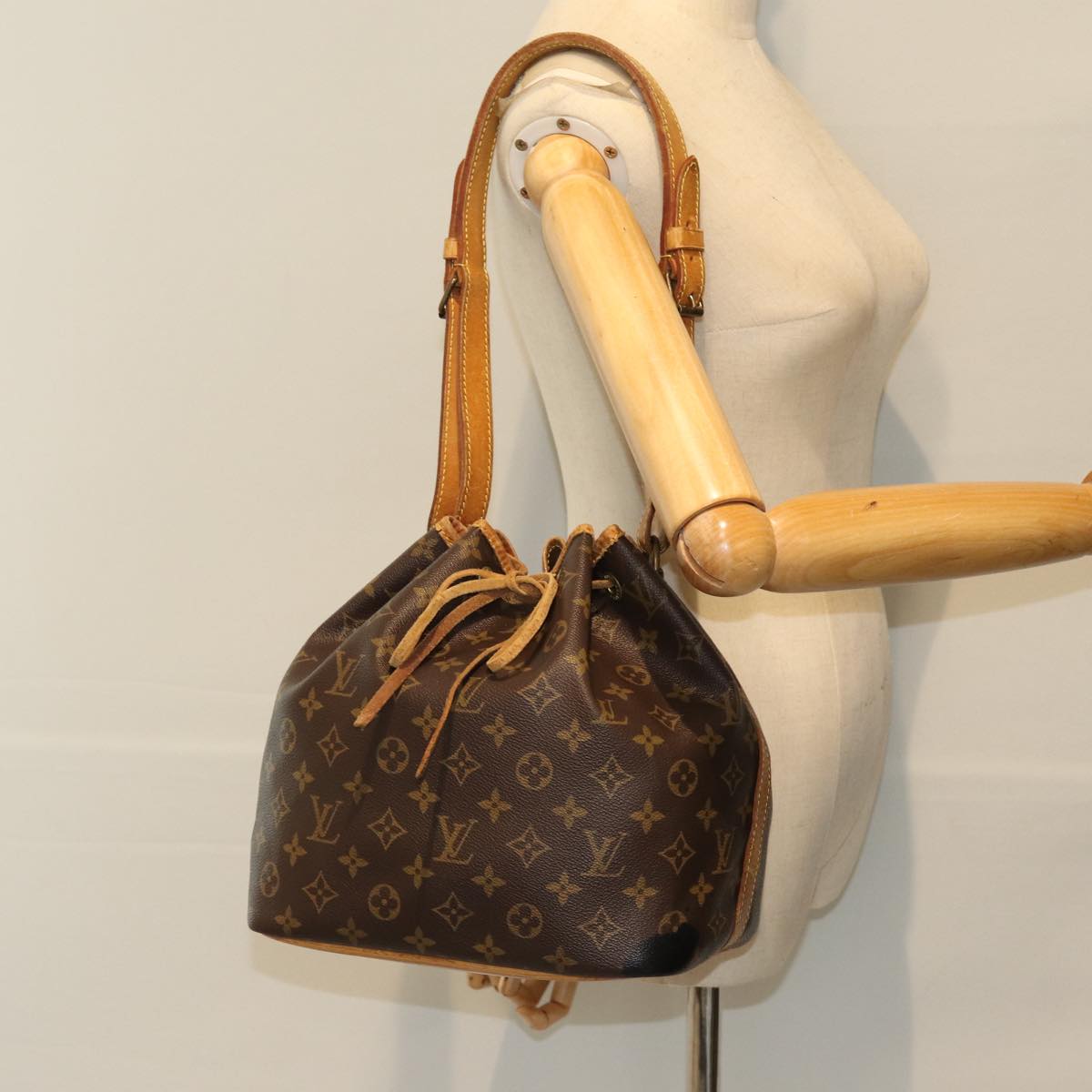 LOUIS VUITTON Monogram Petit Noe Shoulder Bag M42226 LV Auth 74342