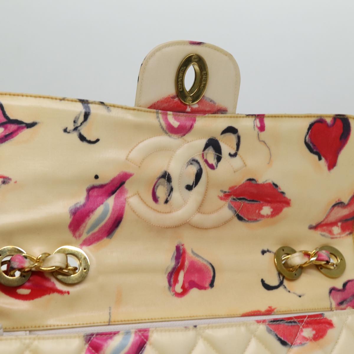 CHANEL Matelasse Chain Shoulder Bag Patent leather Cream CC Auth 74406A
