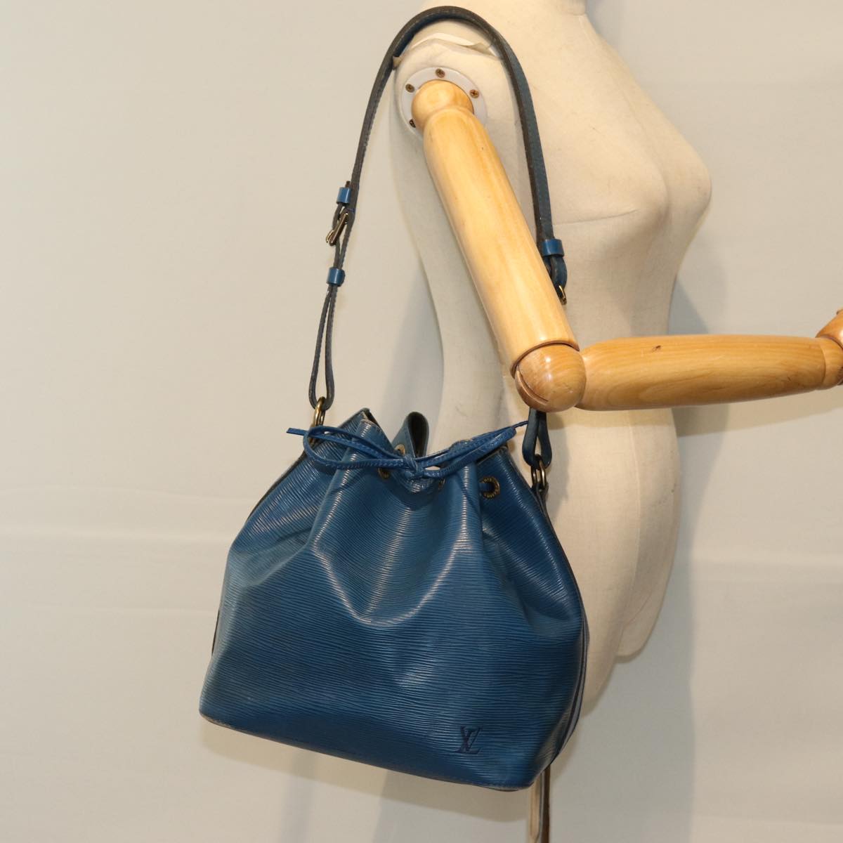 LOUIS VUITTON Epi Petit Noe Shoulder Bag Blue M44105 LV Auth 74515