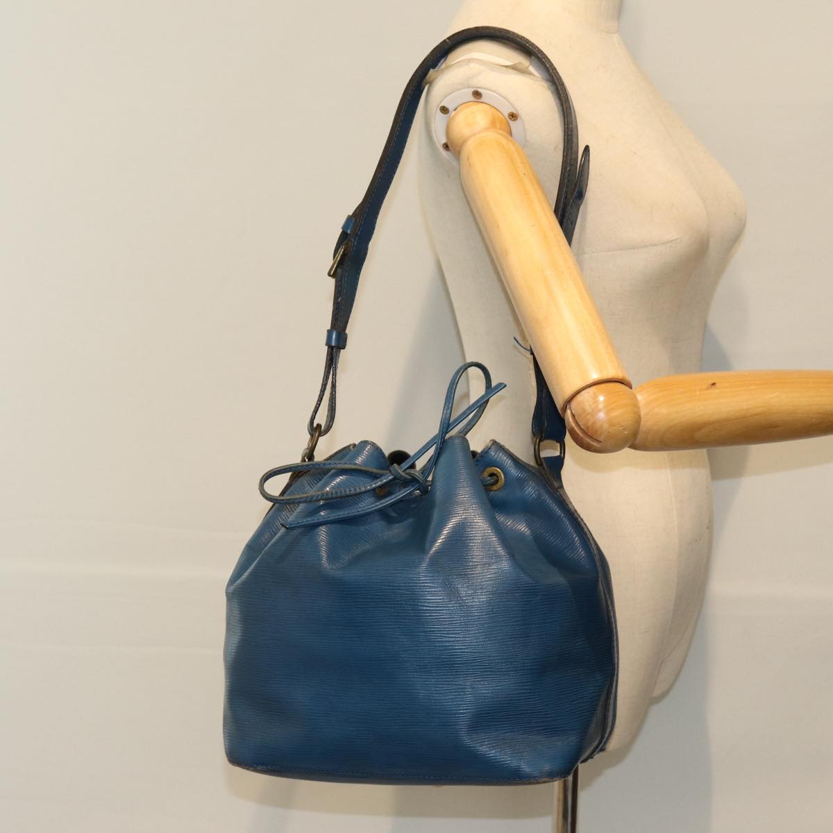 LOUIS VUITTON Epi Petit Noe Shoulder Bag Blue M44105 LV Auth 74516