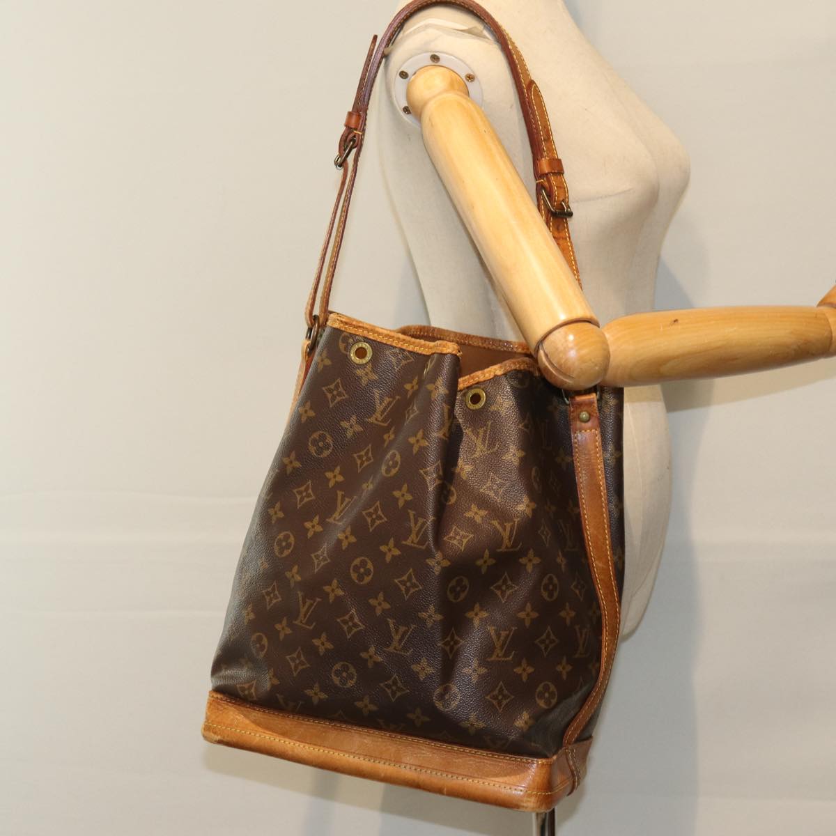 LOUIS VUITTON Monogram Noe Shoulder Bag M42224 LV Auth 74530