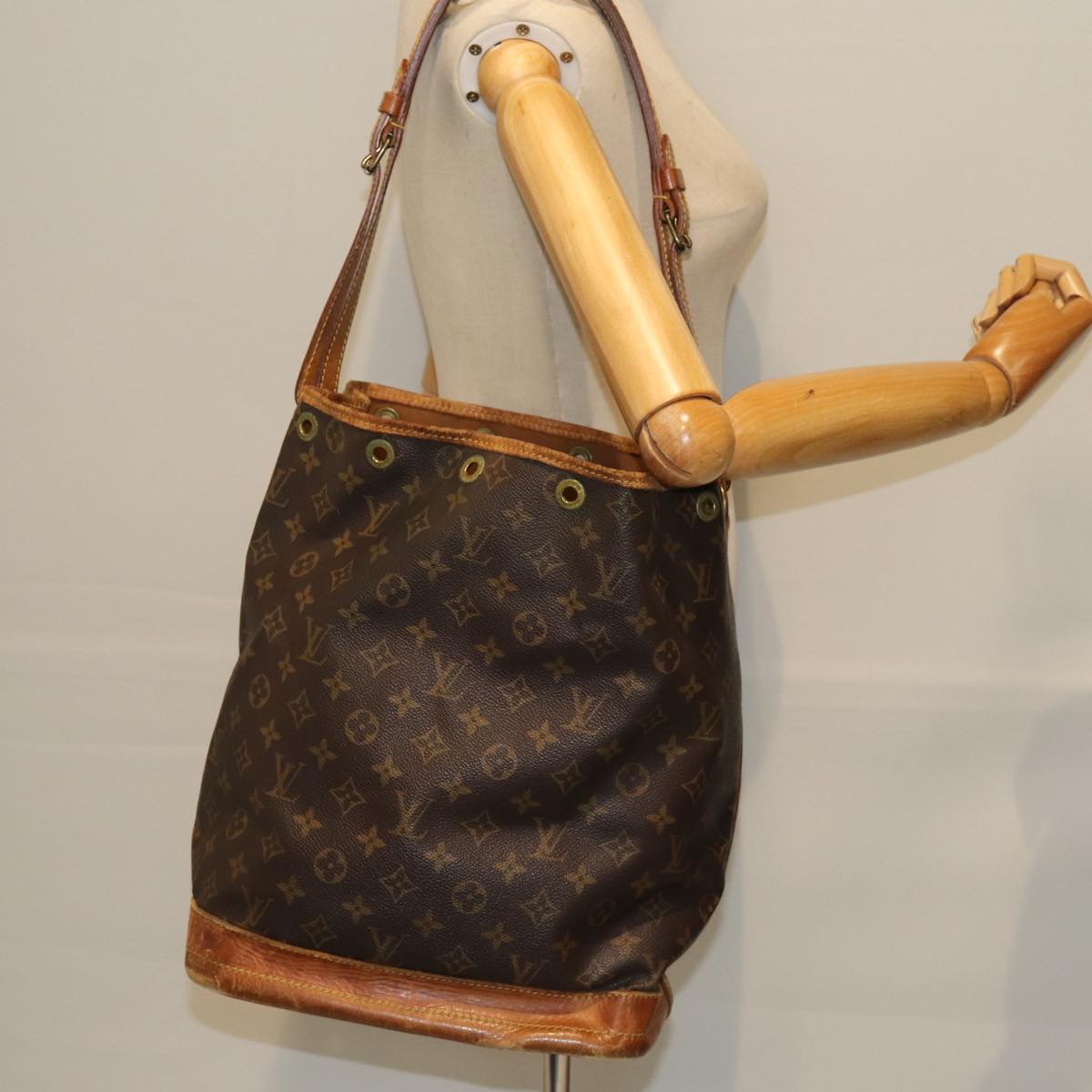 LOUIS VUITTON Monogram Noe Shoulder Bag M42224 LV Auth 74531