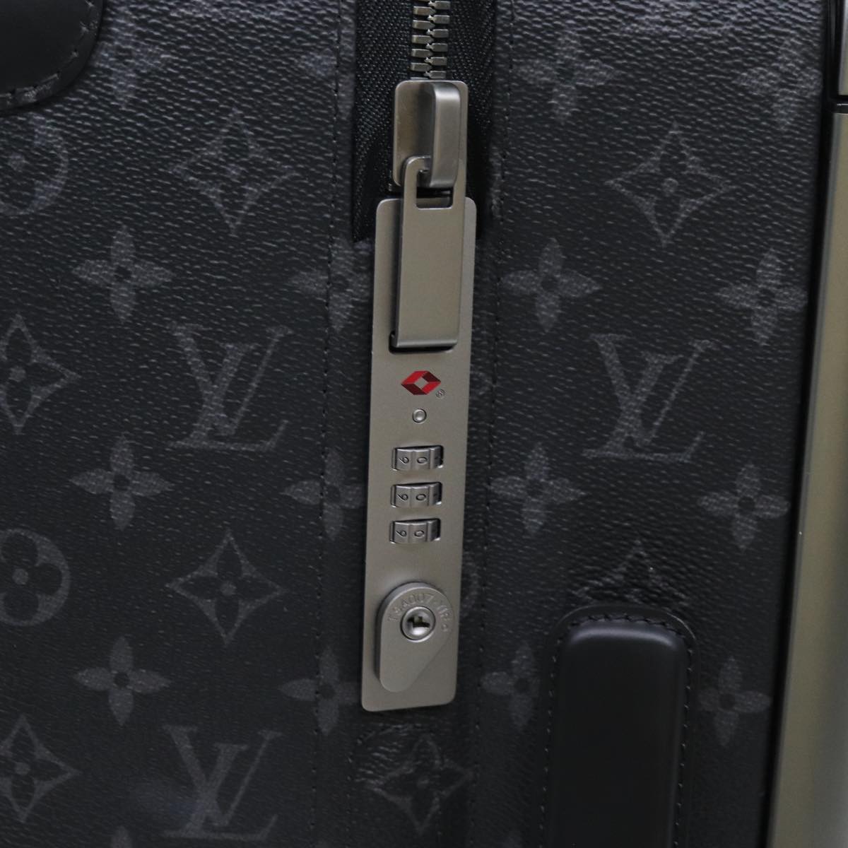 LOUIS VUITTON Monogram Eclipse Horizon 50 Suitcase M10252 LV Auth 74683SA