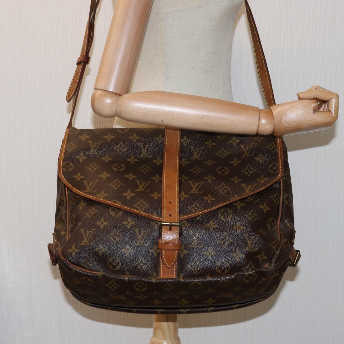 LOUIS VUITTON Monogram Saumur 35 Shoulder Bag M42254 LV Auth 74714