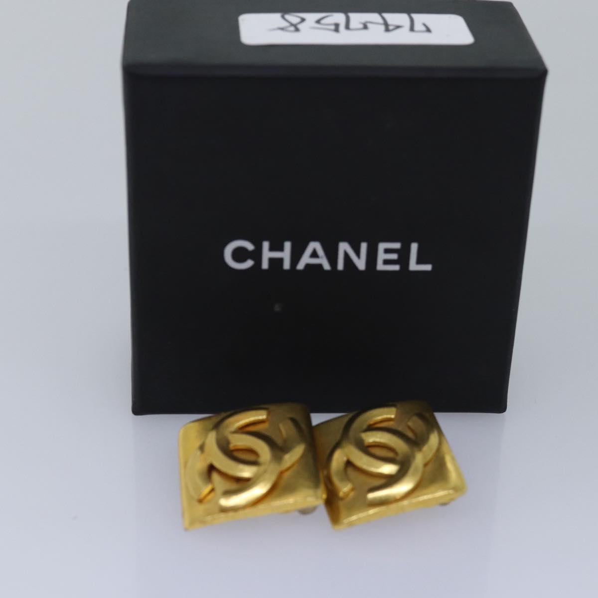 CHANEL Earring Gold Tone CC Auth 74758