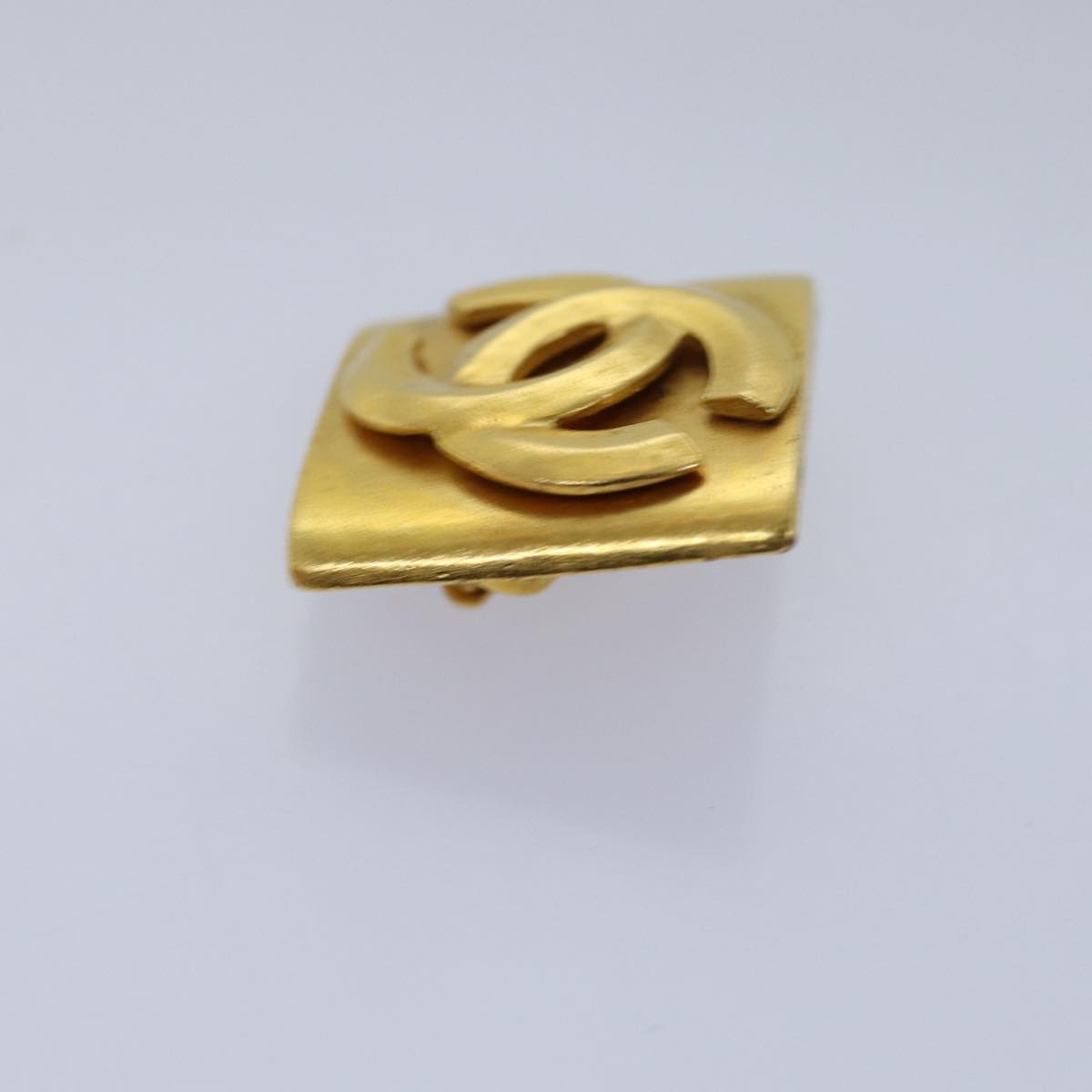 CHANEL Earring Gold Tone CC Auth 74758