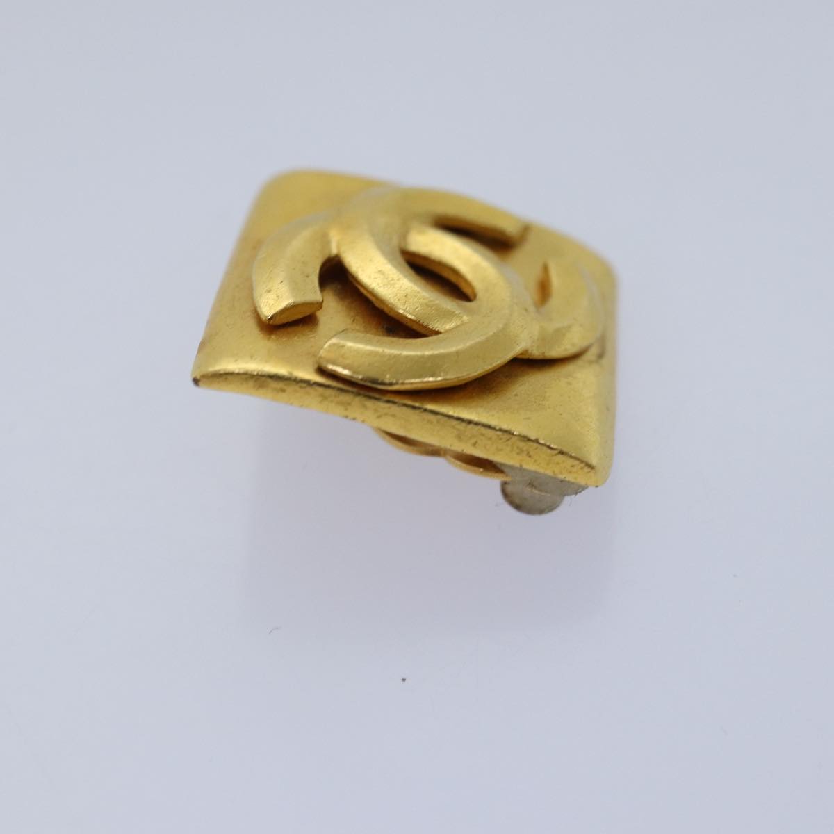 CHANEL Earring Gold Tone CC Auth 74758