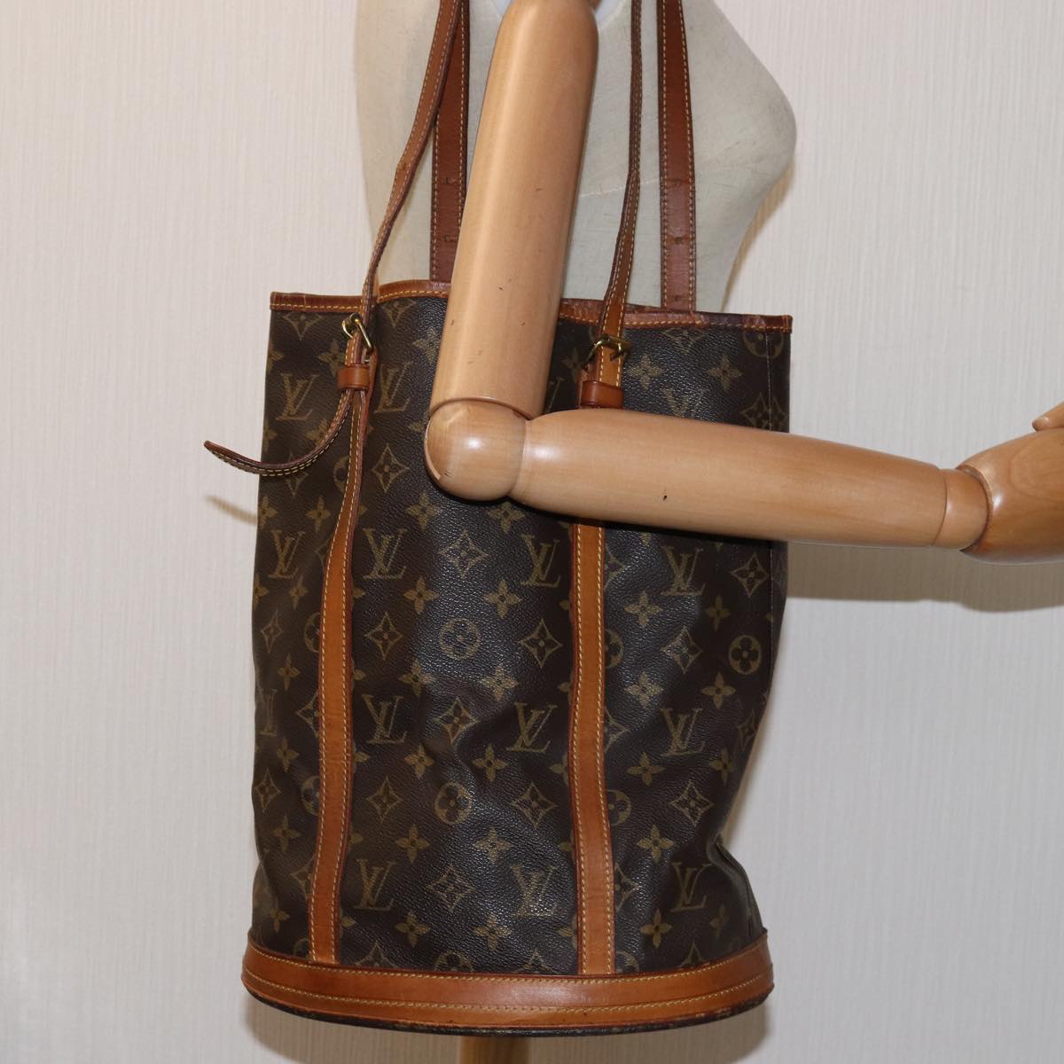 LOUIS VUITTON Monogram Bucket GM Shoulder Bag M42236 LV Auth 75011