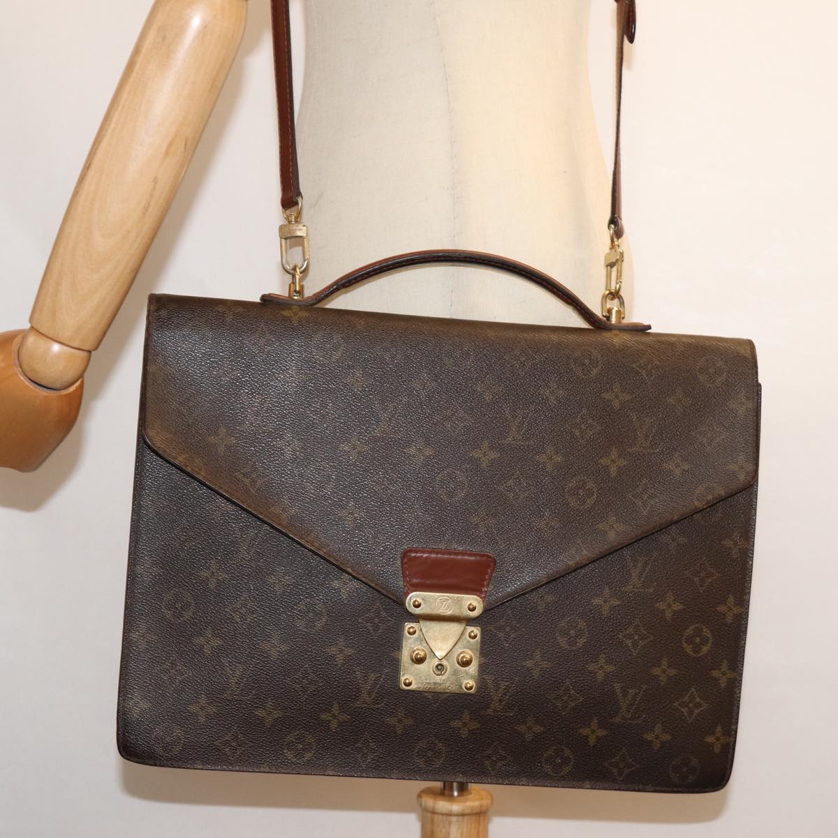 LOUIS VUITTON Monogram Porte Documents Bandouliere Bag M53338 LV Auth 75067