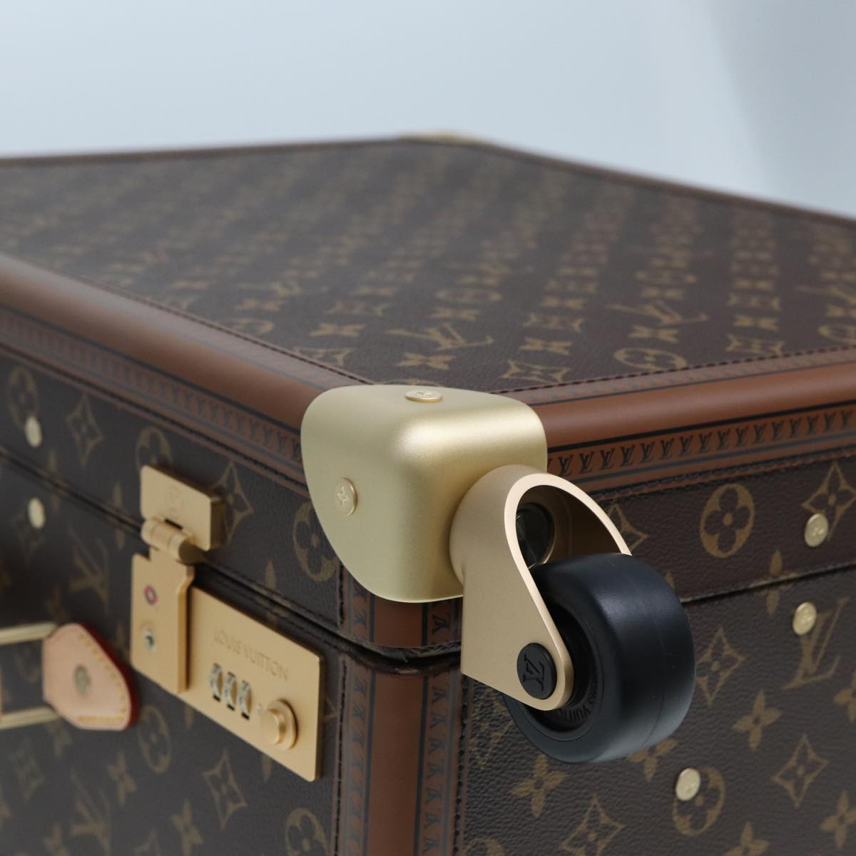 LOUIS VUITTON Monogram Rolling Trunk M20212 LV Auth 75137S