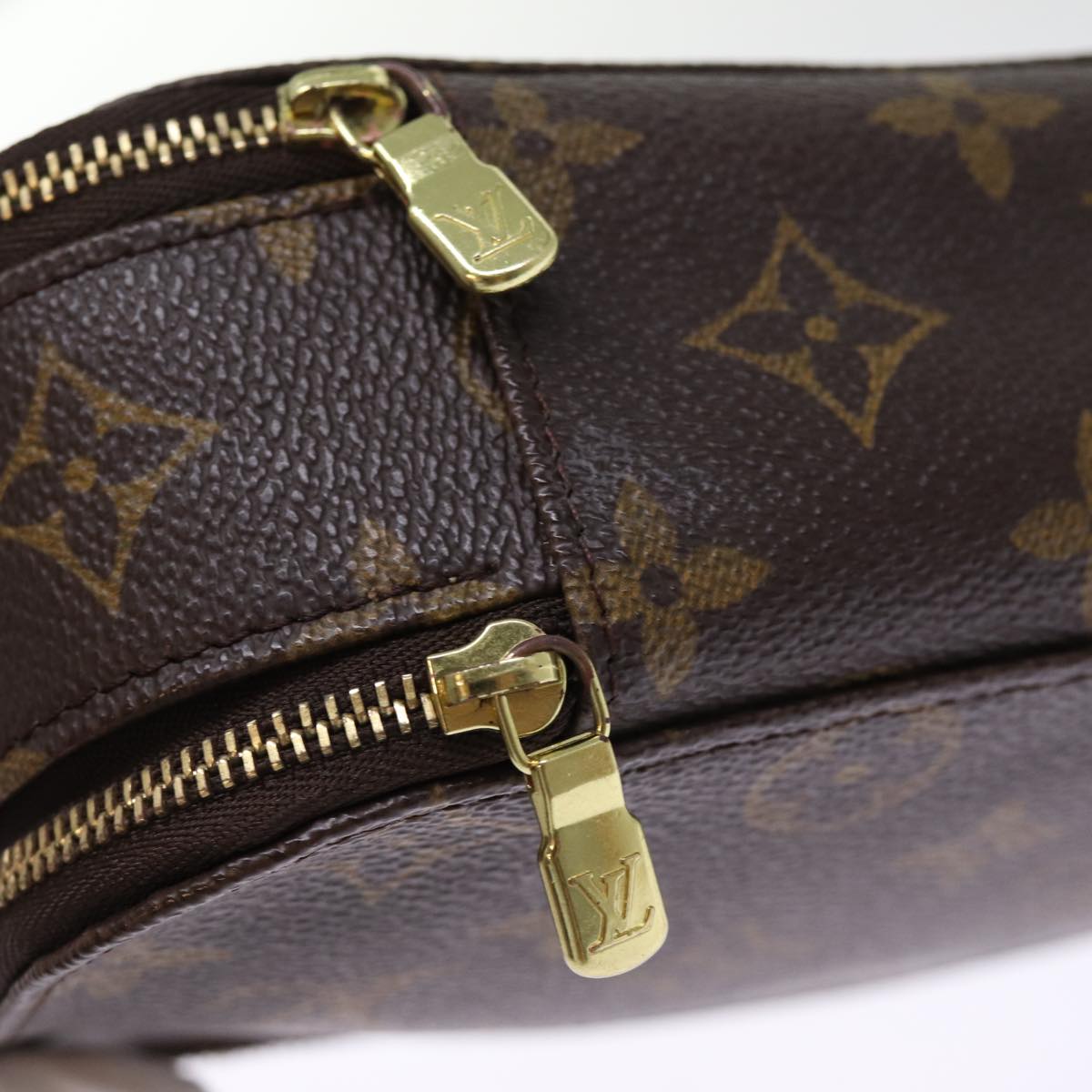 LOUIS VUITTON Monogram Trousse Brush MG Cosmetic Pouch M47505 LV Auth 75252